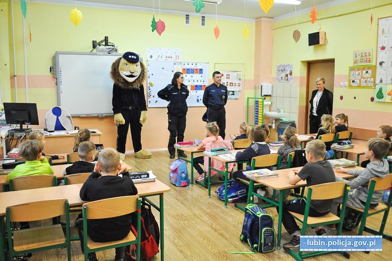 Bezpieczniej z Komisarzem Lwem