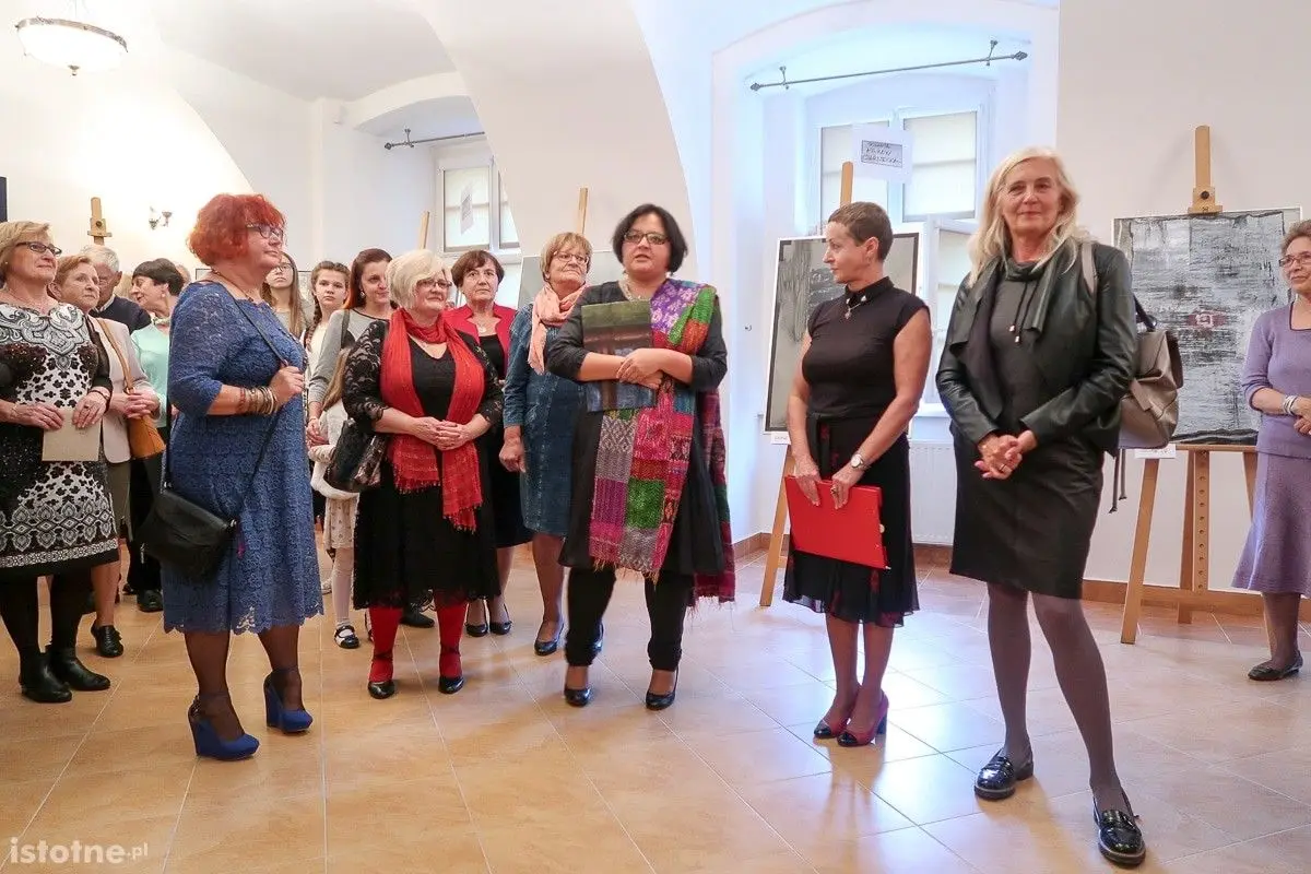 Uczestnicy wystawy prac Jolanty Ajlikow-Czarneckiej