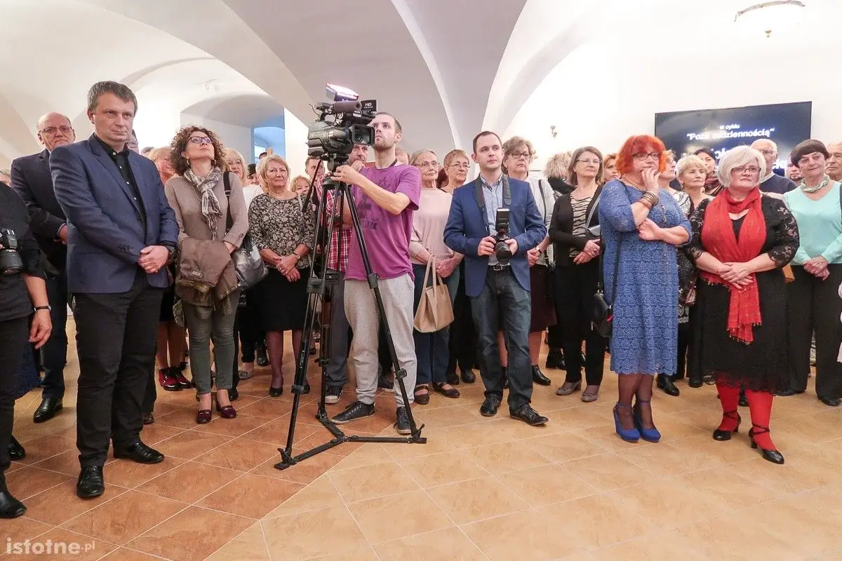 Uczestnicy wystawy prac Jolanty Ajlikow-Czarneckiej