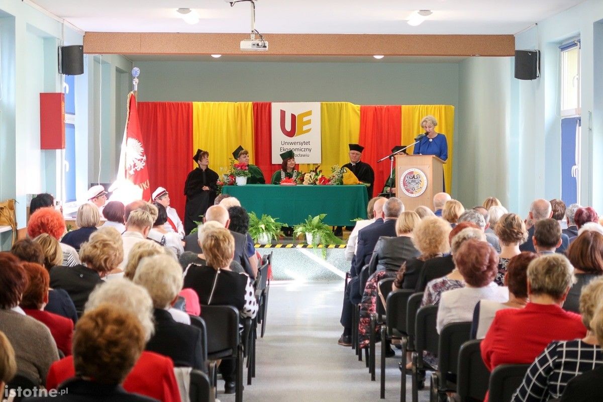 Uroczyste rozpoczęcie roku w Uniwersytecie Trzeciego Wieku w Bolesławcu