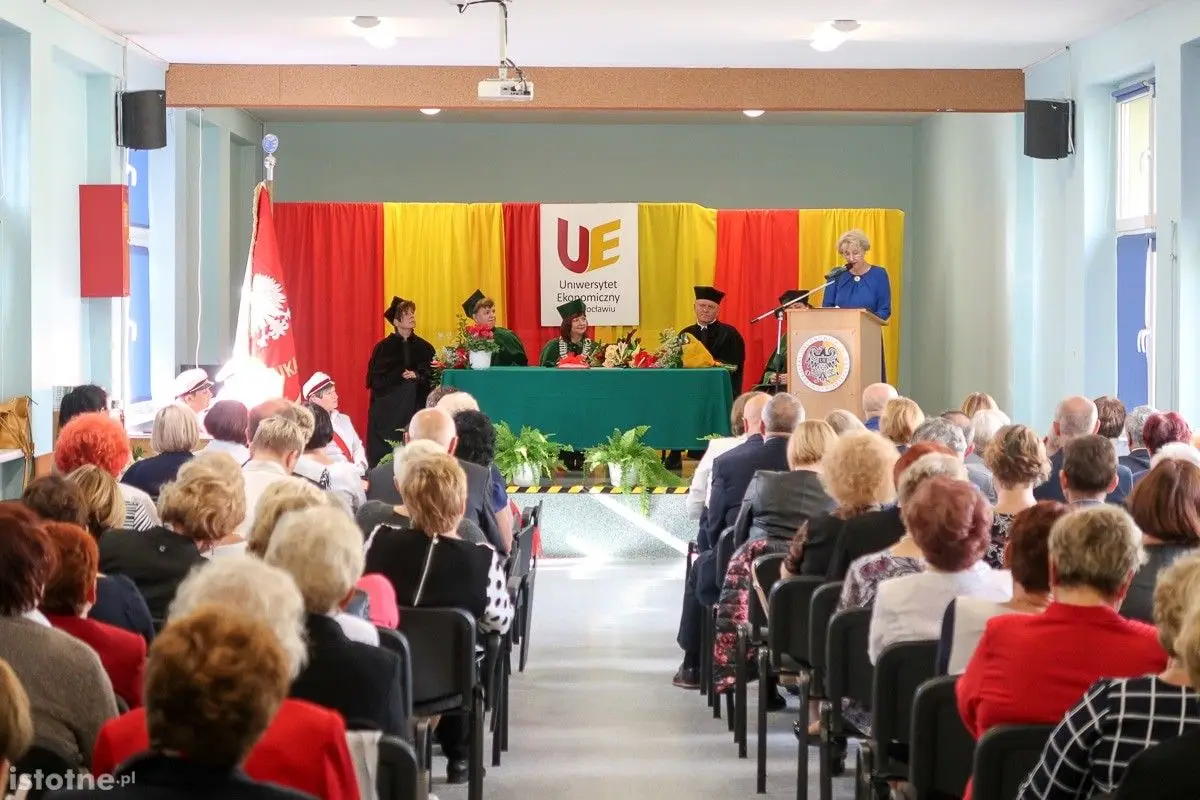 Uroczyste rozpoczęcie roku w Uniwersytecie Trzeciego Wieku w Bolesławcu