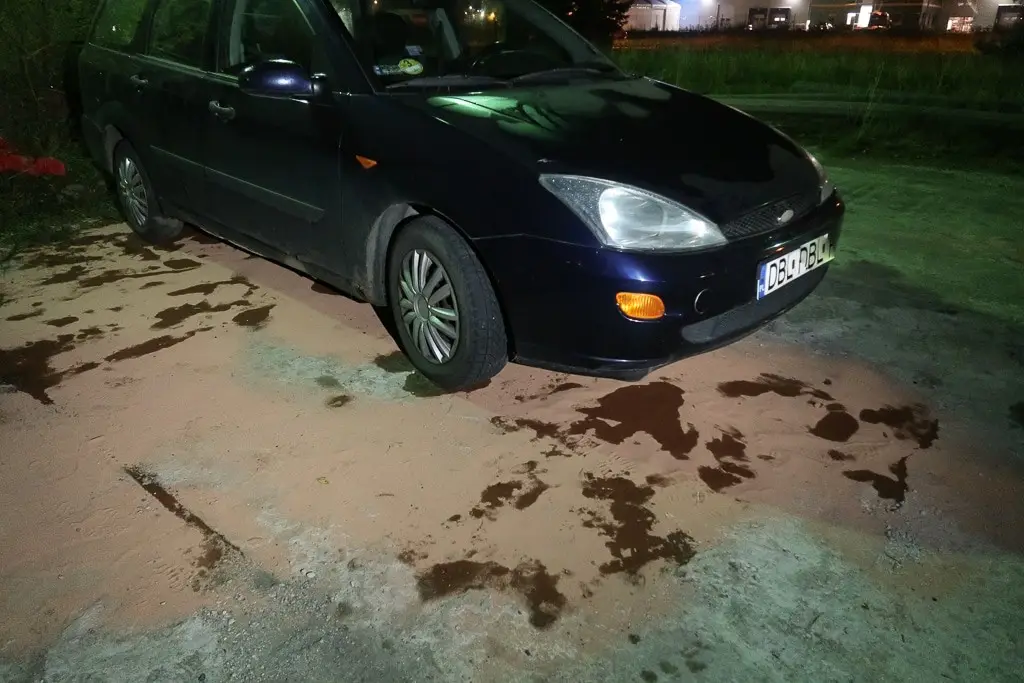 Uszkodzone pojazdy na parkingu przy ul. Kościuszki
