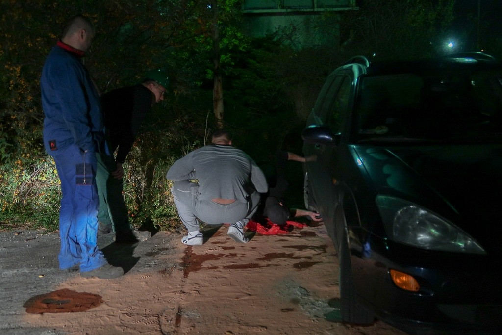 Uszkodzone pojazdy na parkingu przy ul. Kościuszki