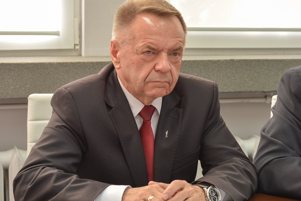 Konferencja z udziałem starosty Karola Stasika, wicestarosty Tomasza Gabrysiaka i członka Zarządu Powiatu Stanisława Chwojnickiego