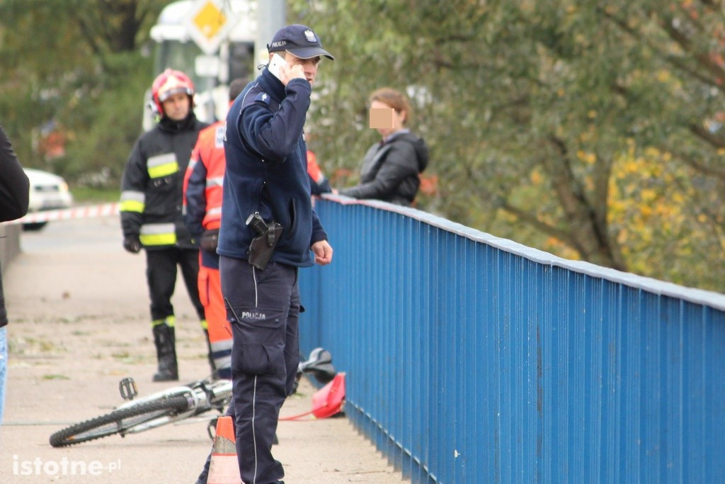 Młoda dziewczyna chciała skoczyć z mostu