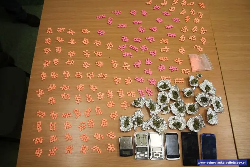 20-letni diler wpadł z dużą ilością ecstasy i marihuany
