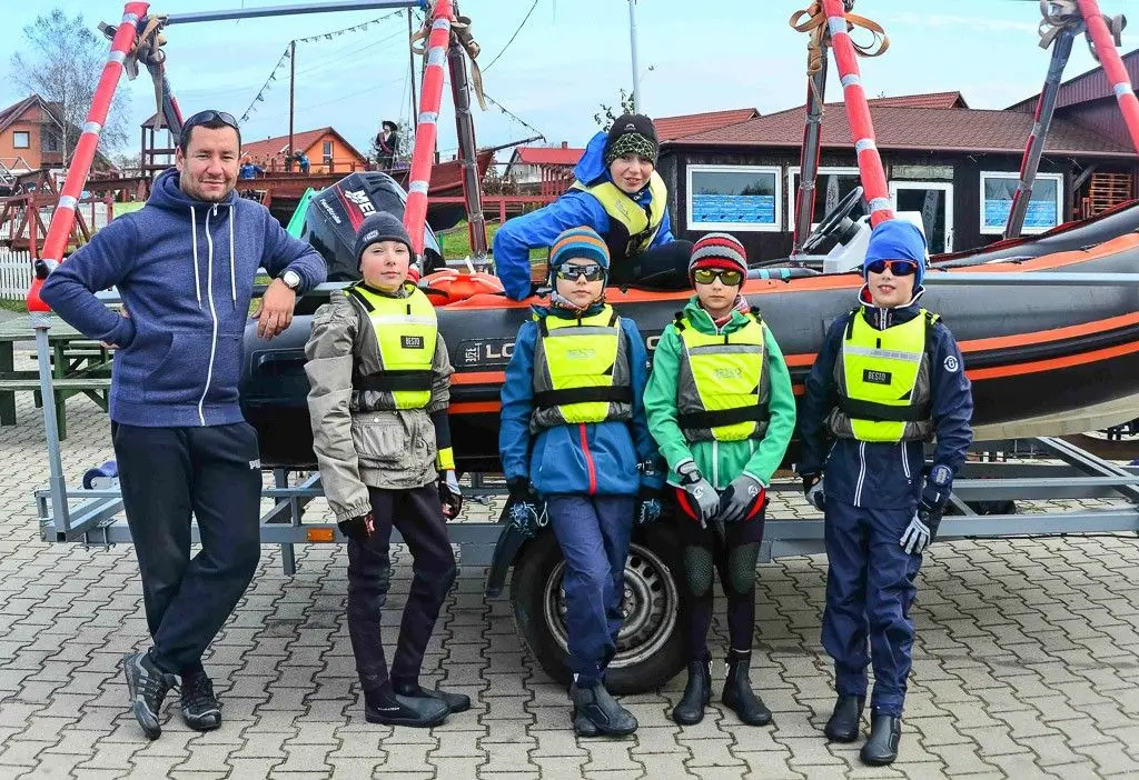Regaty Błękitna Wstęga Odry z udziałem żeglarzy ze szkółki Sail Swim