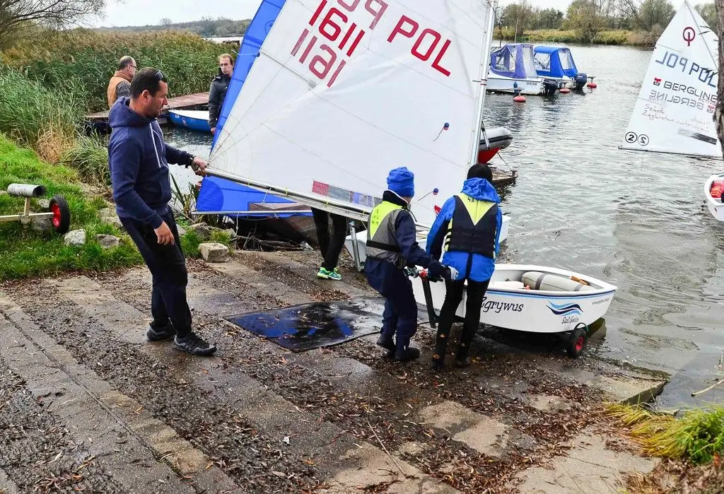 Regaty Błękitna Wstęga Odry z udziałem żeglarzy ze szkółki Sail Swim