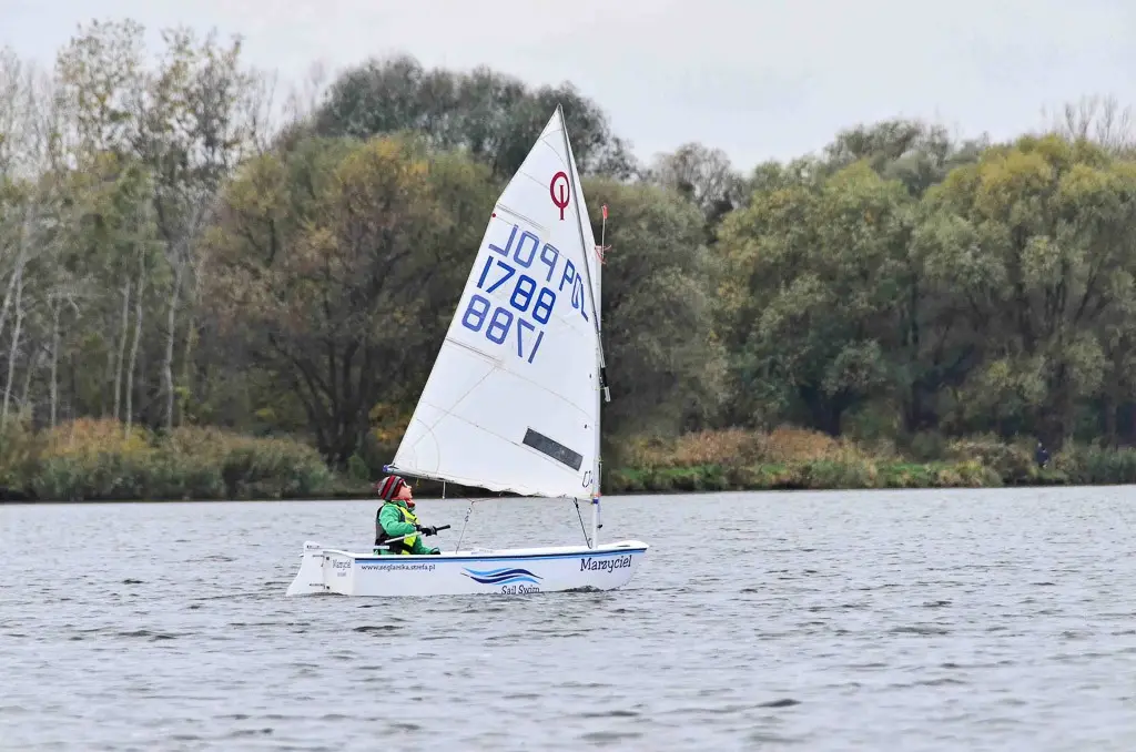 Regaty Błękitna Wstęga Odry z udziałem żeglarzy ze szkółki Sail Swim
