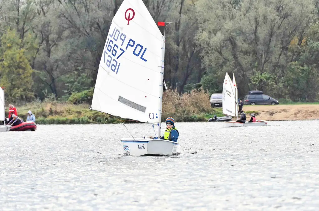 Regaty Błękitna Wstęga Odry z udziałem żeglarzy ze szkółki Sail Swim
