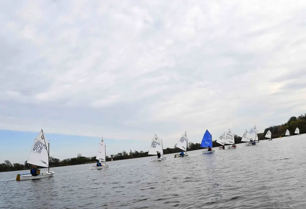 Regaty Błękitna Wstęga Odry z udziałem żeglarzy ze szkółki Sail Swim