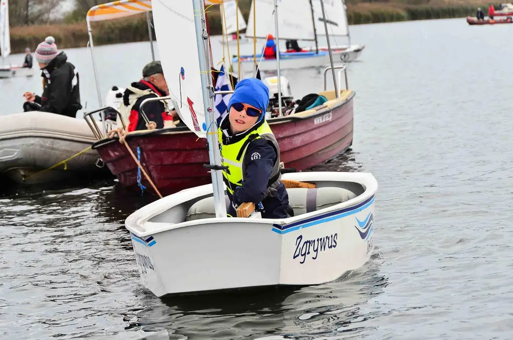 Regaty Błękitna Wstęga Odry z udziałem żeglarzy ze szkółki Sail Swim
