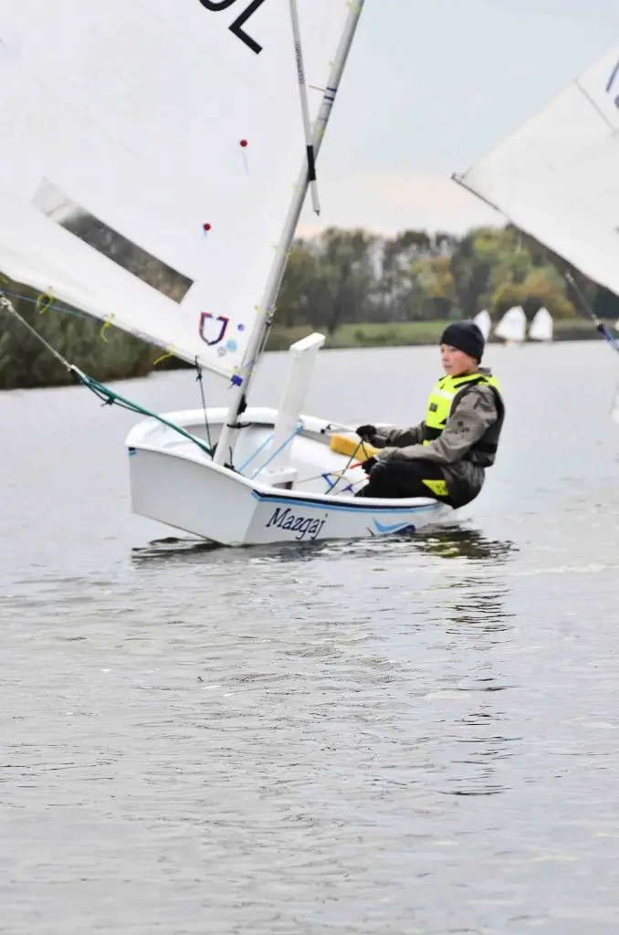 Regaty Błękitna Wstęga Odry z udziałem żeglarzy ze szkółki Sail Swim