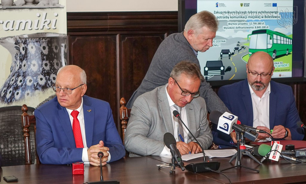 Będzie 13 nowych autobusów nismoemisyjnych. Umowa podpisana