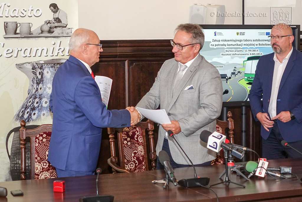 Będzie 13 nowych autobusów nismoemisyjnych. Umowa podpisana