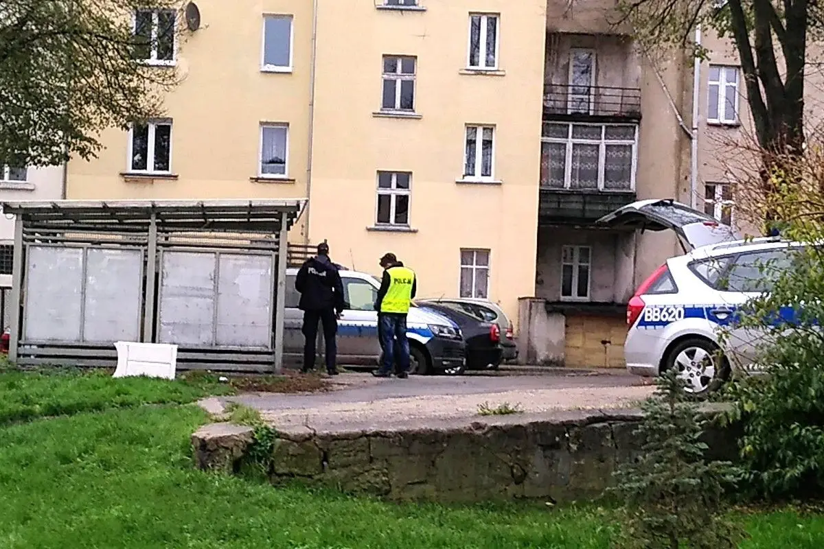 Zwłoki w śmietniku na Chrobrego