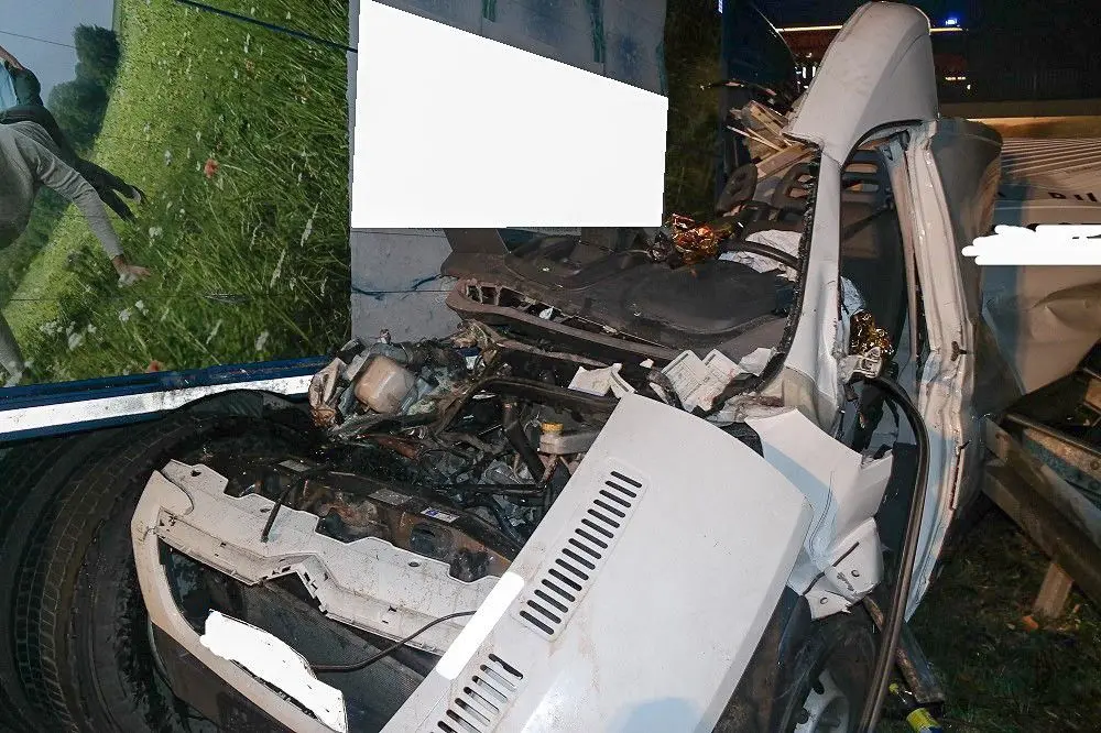 Wypadek bolesławieckiego busa w Niemczech. 22-letni kierowca ciężko ranny