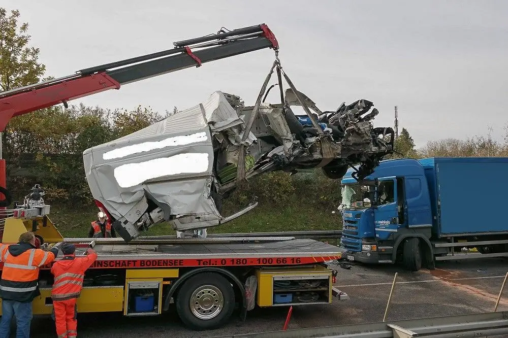 Wypadek bolesławieckiego busa w Niemczech. 22-letni kierowca ciężko ranny