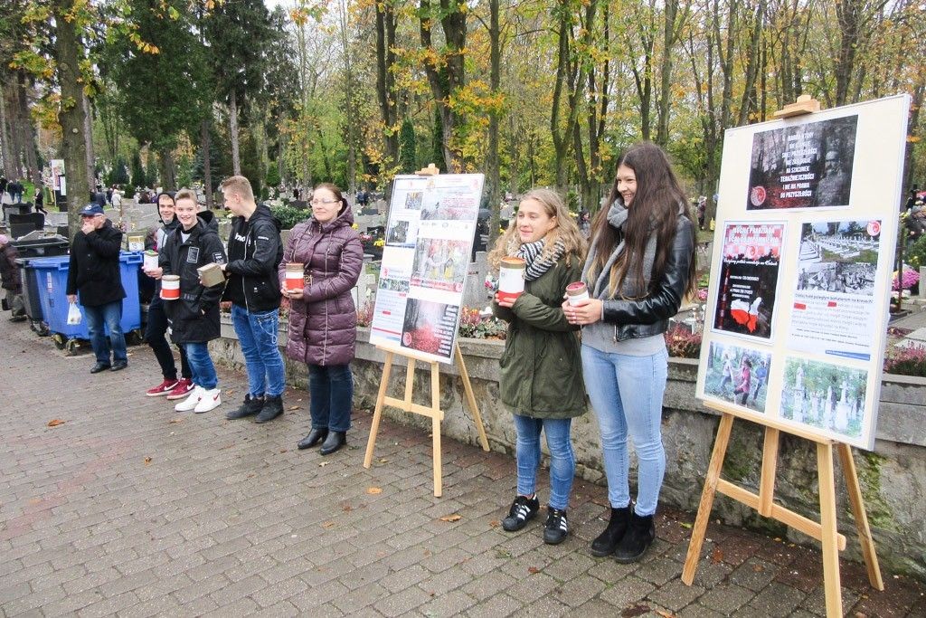 Zebrali ponad 3,7 tys. zł na akcję ratowania polskich cmentarzy na Kresach