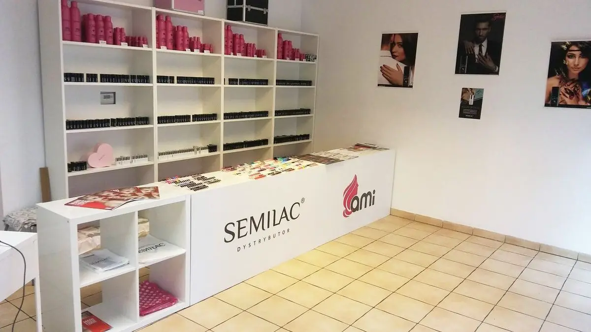 Odkryj piękno zadbanych paznokci dzięki produktom Semilac