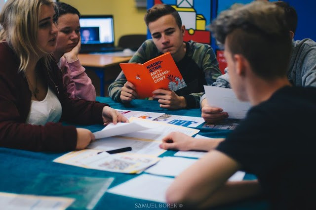 Warsztaty  Amnesty International w Bibliotece Szkolnj Zespołu Szkół Ogólnokształcących i Zawodowych