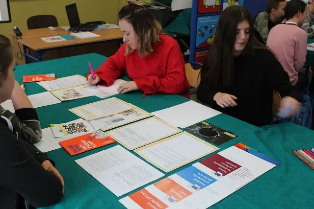 Warsztaty  Amnesty International w Bibliotece Szkolnj Zespołu Szkół Ogólnokształcących i Zawodowych