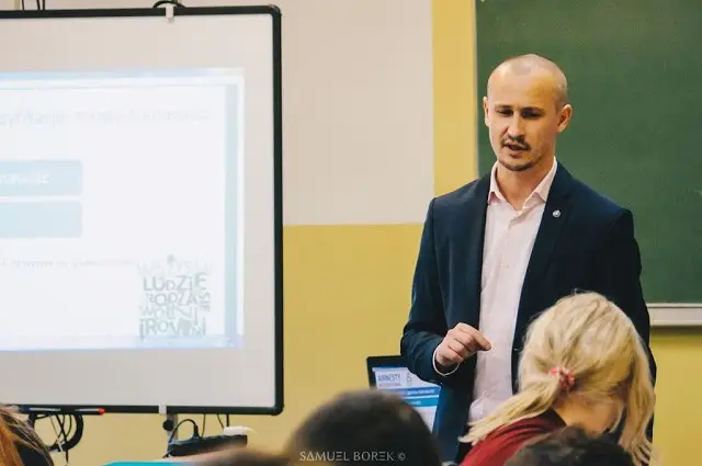 Warsztaty  Amnesty International w Bibliotece Szkolnj Zespołu Szkół Ogólnokształcących i Zawodowych