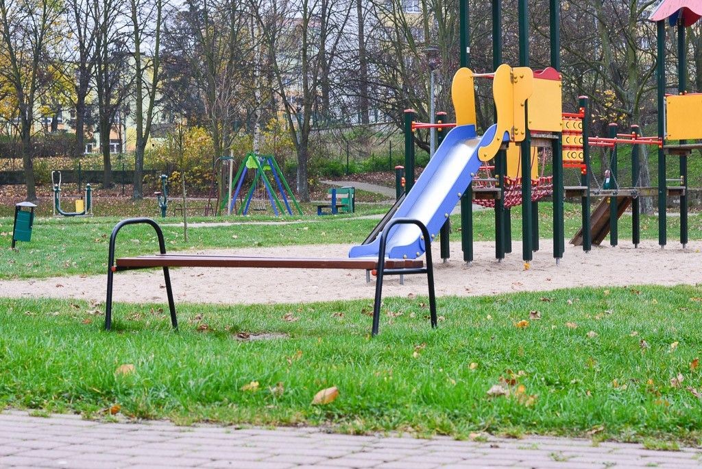 Za mało ławek i niewygodnie na placu zabaw przy Łukasiewicza?