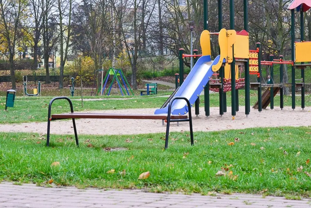 Za mało ławek i niewygodnie na placu zabaw przy Łukasiewicza?