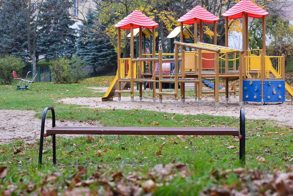 Za mało ławek i niewygodnie na placu zabaw przy Łukasiewicza?