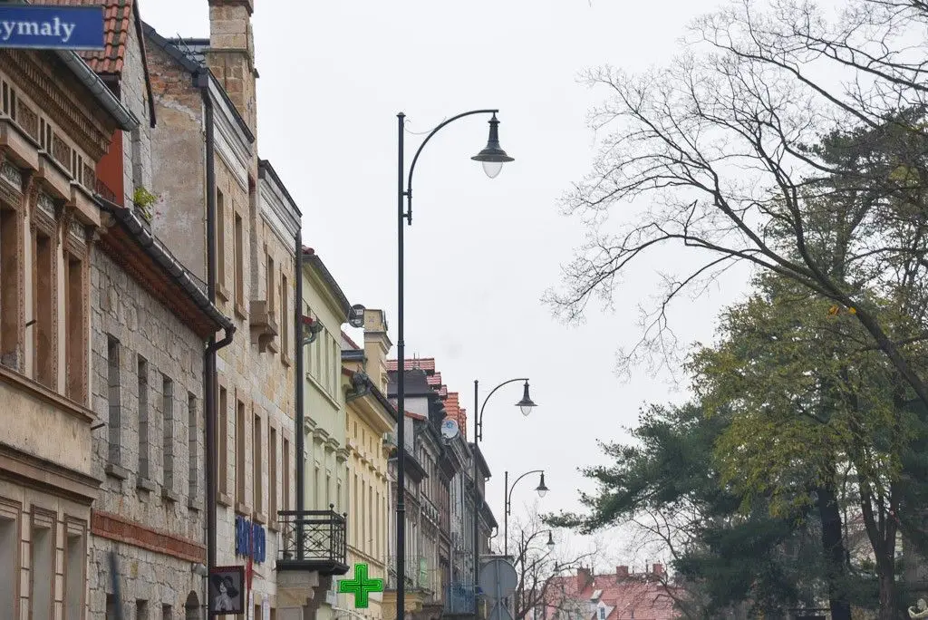 Nowy chodnik i nowe latarnie na Komuny Paryskiej
