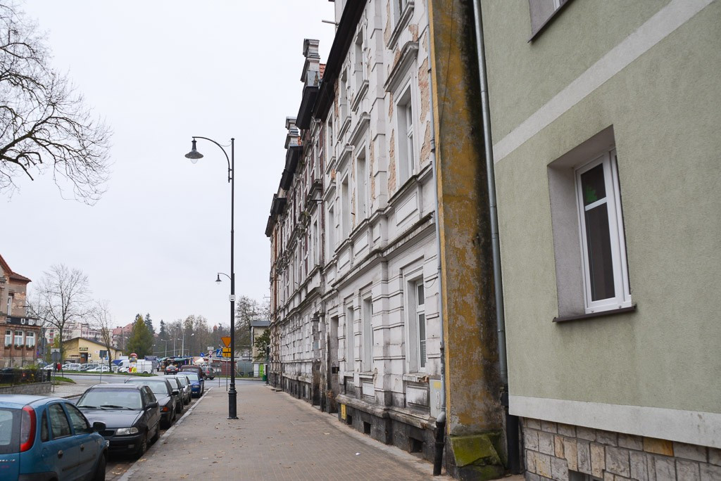 Nowy chodnik i nowe latarnie na Komuny Paryskiej