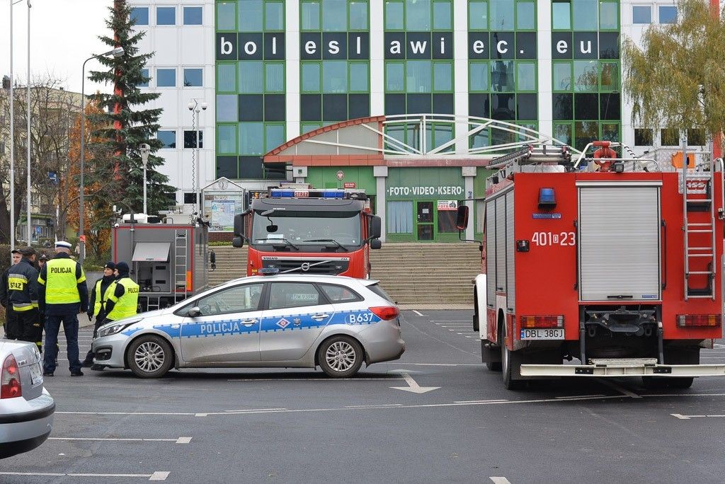 Debata o bezpieczeństwie w kinie Forum BOK – MCC i pokaz działania straży pożarnej na pl. Piłsudskiego w Bolesławcu