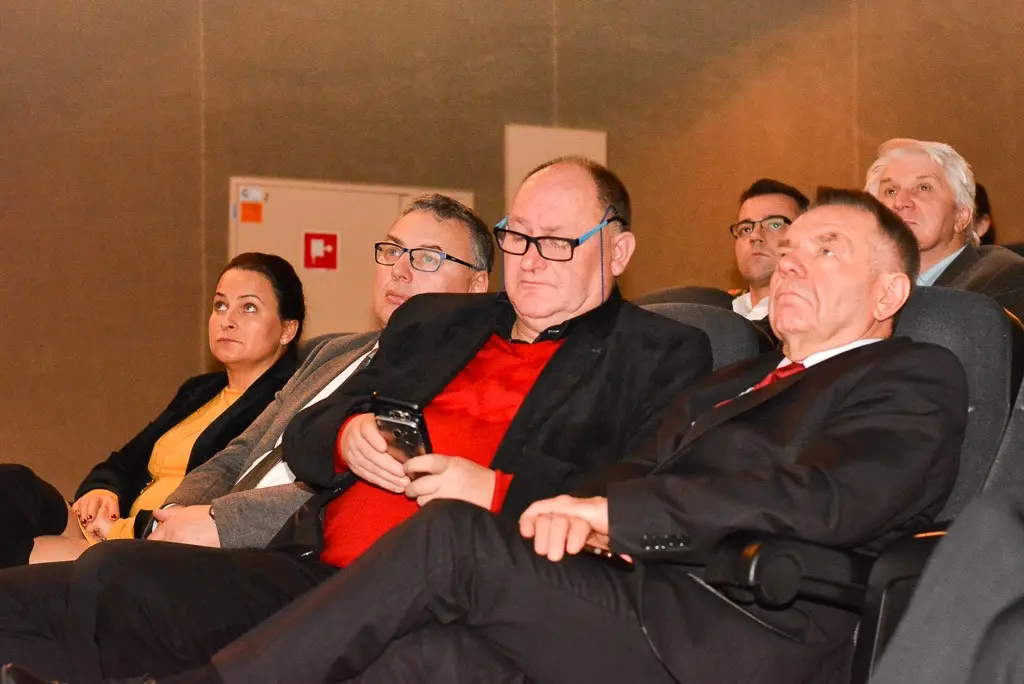 Debata o bezpieczeństwie w kinie Forum BOK – MCC i pokaz działania straży pożarnej na pl. Piłsudskiego w Bolesławcu