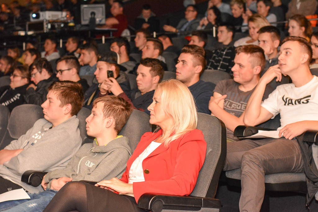 Debata o bezpieczeństwie w kinie Forum BOK – MCC i pokaz działania straży pożarnej na pl. Piłsudskiego w Bolesławcu