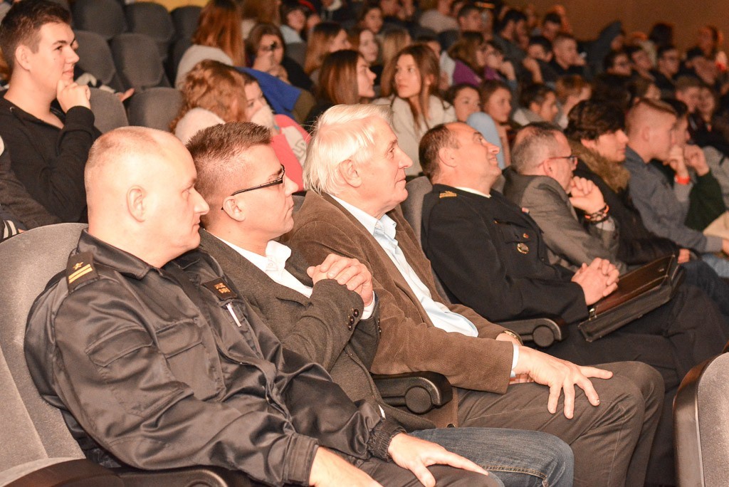 Debata o bezpieczeństwie w kinie Forum BOK – MCC i pokaz działania straży pożarnej na pl. Piłsudskiego w Bolesławcu