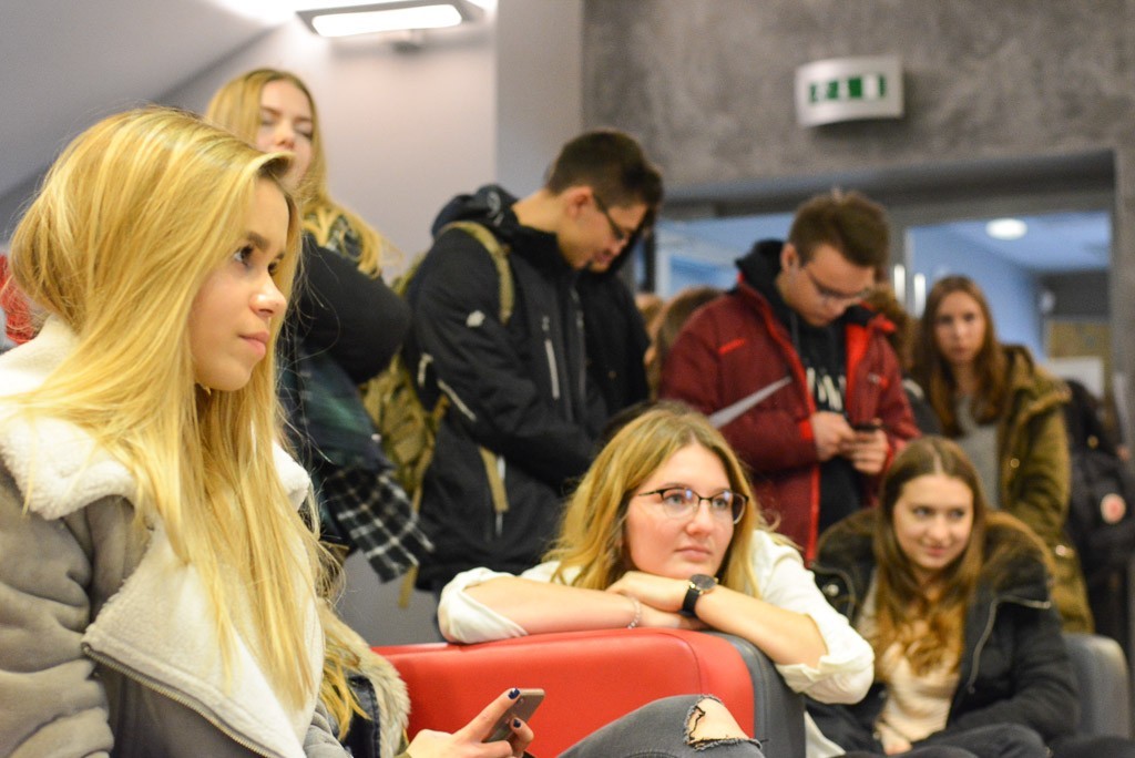 Debata o bezpieczeństwie w kinie Forum BOK – MCC i pokaz działania straży pożarnej na pl. Piłsudskiego w Bolesławcu