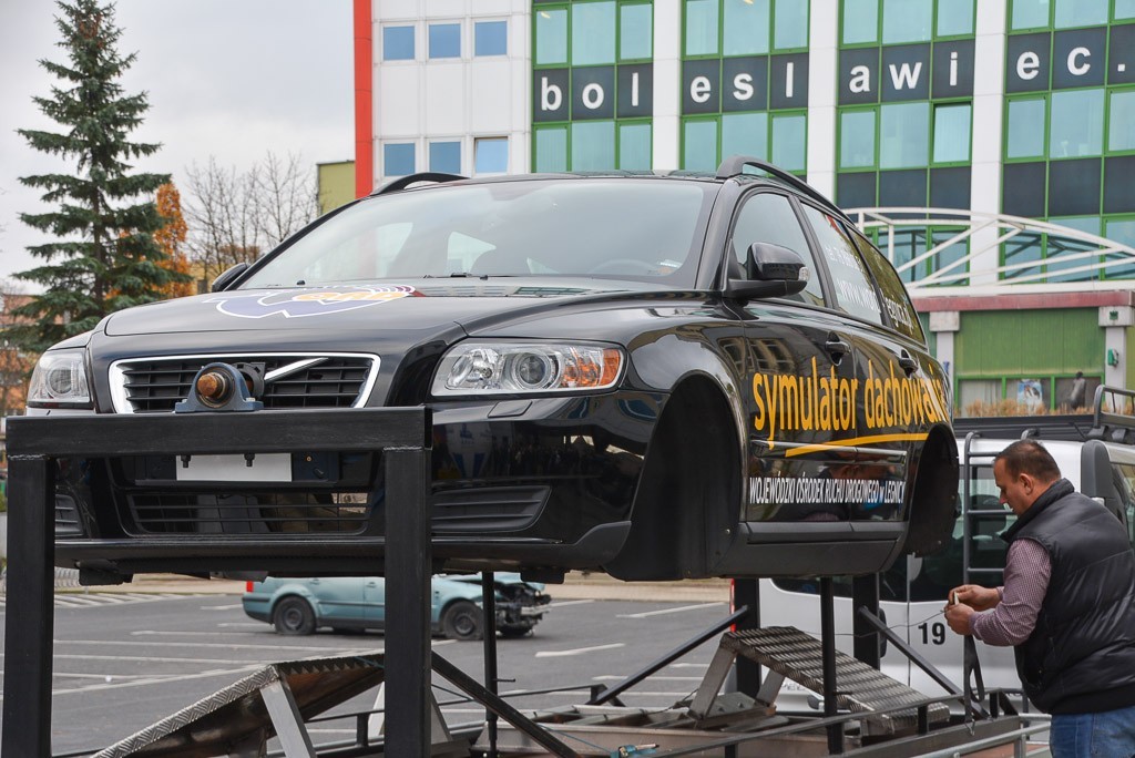 Debata o bezpieczeństwie w kinie Forum BOK – MCC i pokaz działania straży pożarnej na pl. Piłsudskiego w Bolesławcu