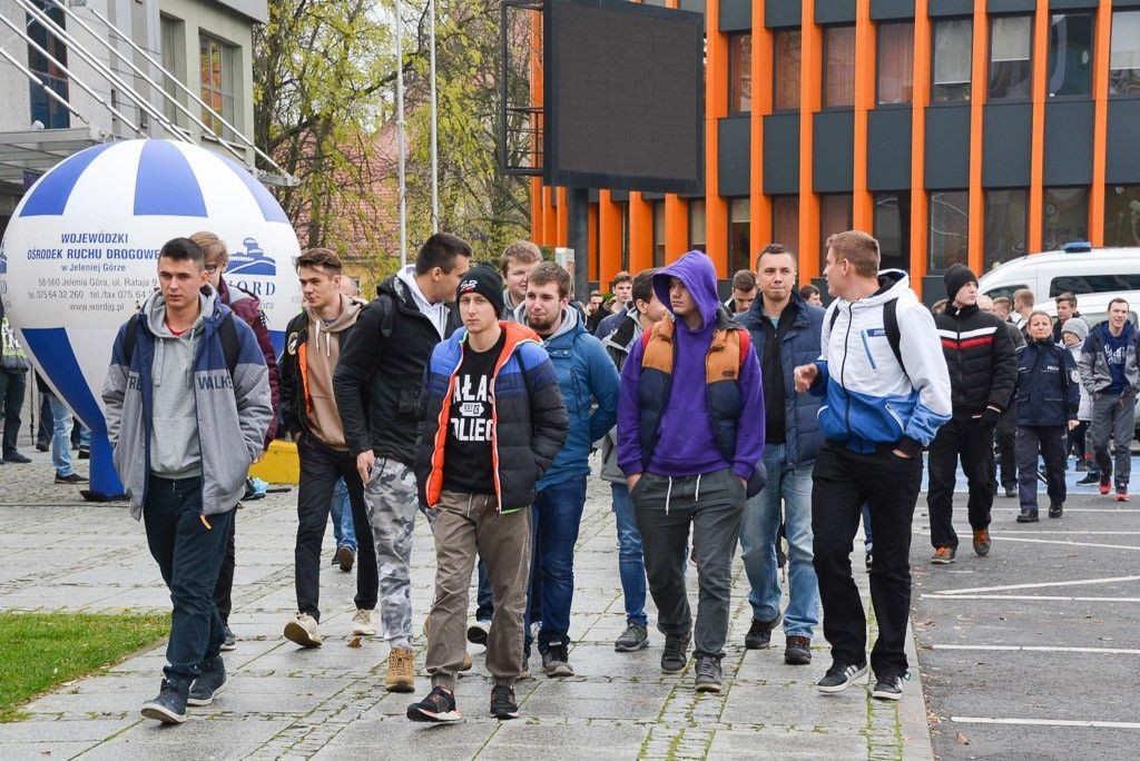 Debata o bezpieczeństwie w kinie Forum BOK – MCC i pokaz działania straży pożarnej na pl. Piłsudskiego w Bolesławcu