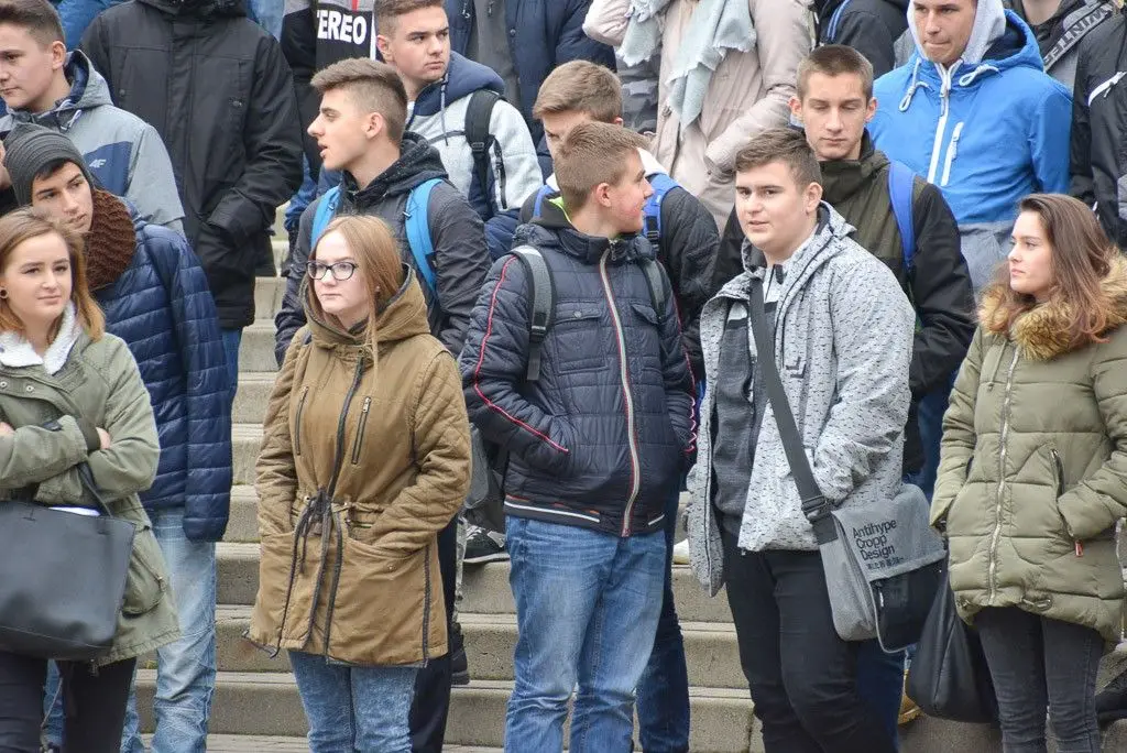 Debata o bezpieczeństwie w kinie Forum BOK – MCC i pokaz działania straży pożarnej na pl. Piłsudskiego w Bolesławcu