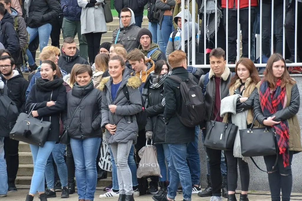 Debata o bezpieczeństwie w kinie Forum BOK – MCC i pokaz działania straży pożarnej na pl. Piłsudskiego w Bolesławcu