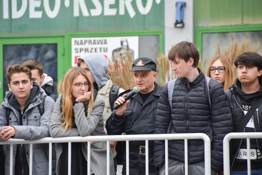 Debata o bezpieczeństwie w kinie Forum BOK – MCC i pokaz działania straży pożarnej na pl. Piłsudskiego w Bolesławcu