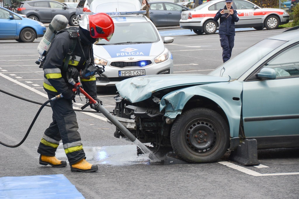 Debata o bezpieczeństwie w kinie Forum BOK – MCC i pokaz działania straży pożarnej na pl. Piłsudskiego w Bolesławcu