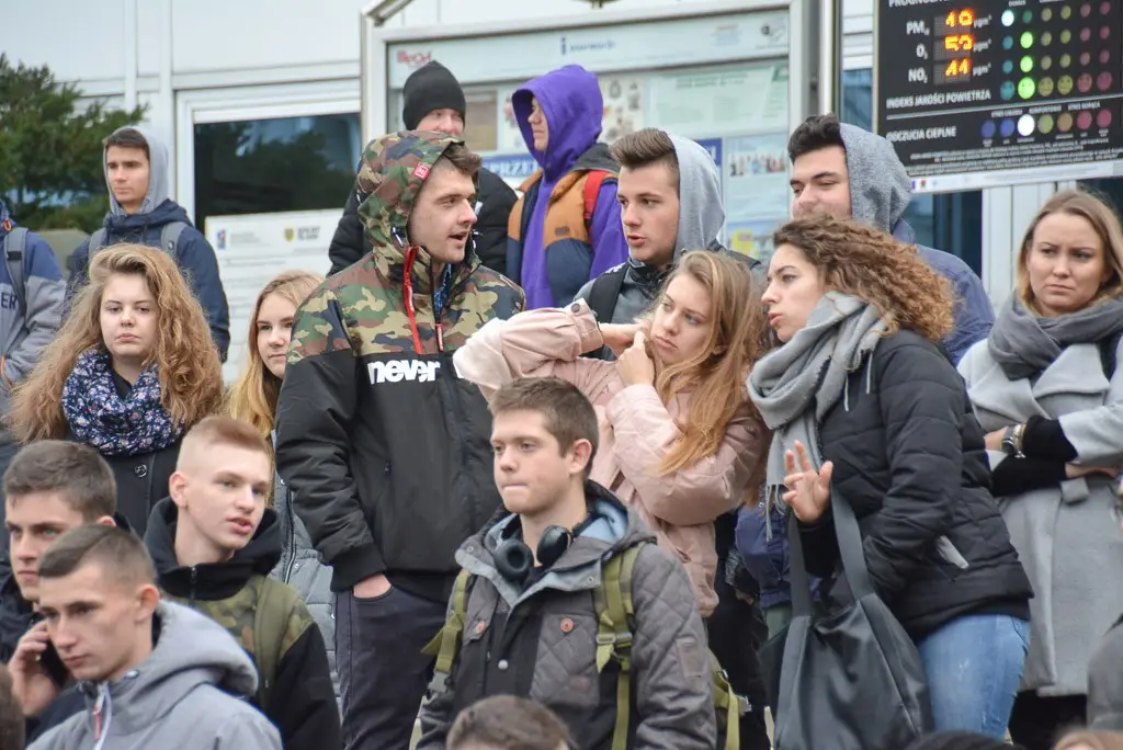 Debata o bezpieczeństwie w kinie Forum BOK – MCC i pokaz działania straży pożarnej na pl. Piłsudskiego w Bolesławcu