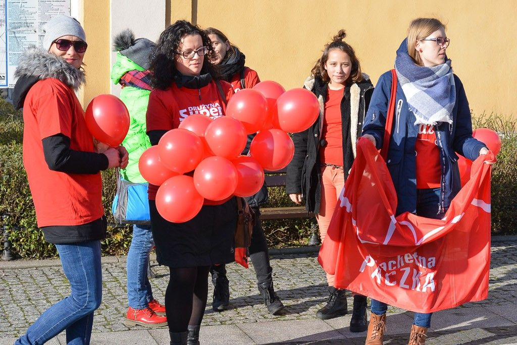 Marsz wolontariuszy Szlachetnej Paczki wokół bolesławieckiego Rynku