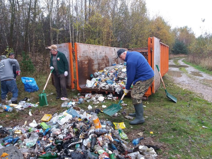 Wędkarze posprzątali w Trzebieniu Małym