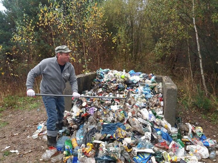 Wędkarze posprzątali w Trzebieniu Małym