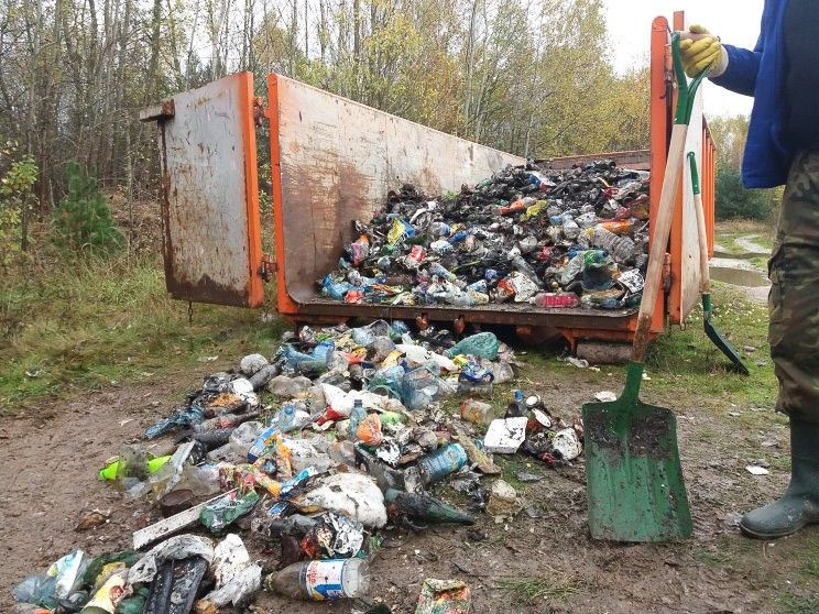 Wędkarze posprzątali w Trzebieniu Małym