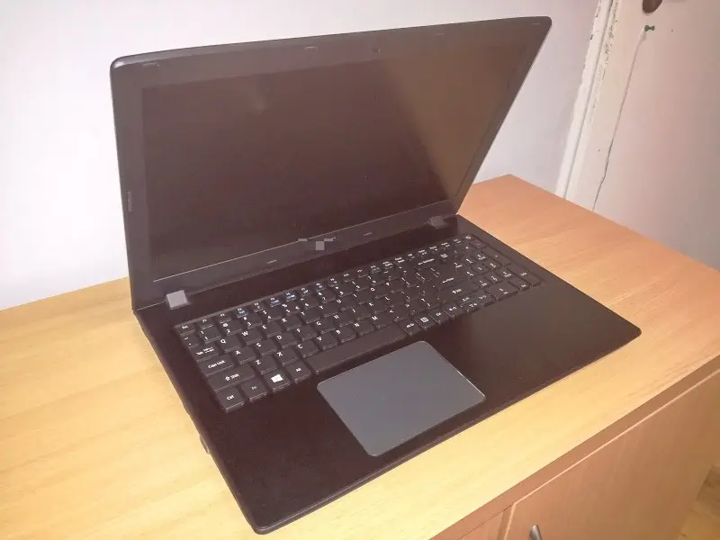 Ukradł laptop i dał go znajomemu, żeby... uregulować długi