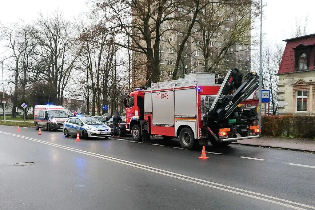 Kolizja na Tysiąclecia. Jedna osoba ranna